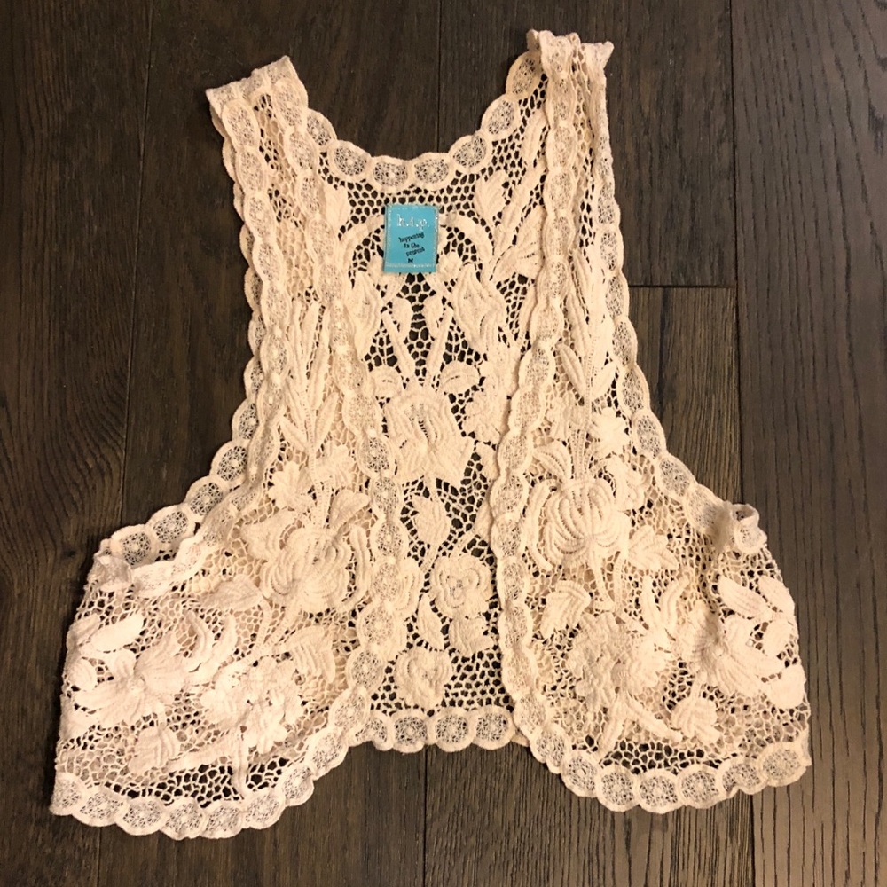 ✨Cream color vest size Medium